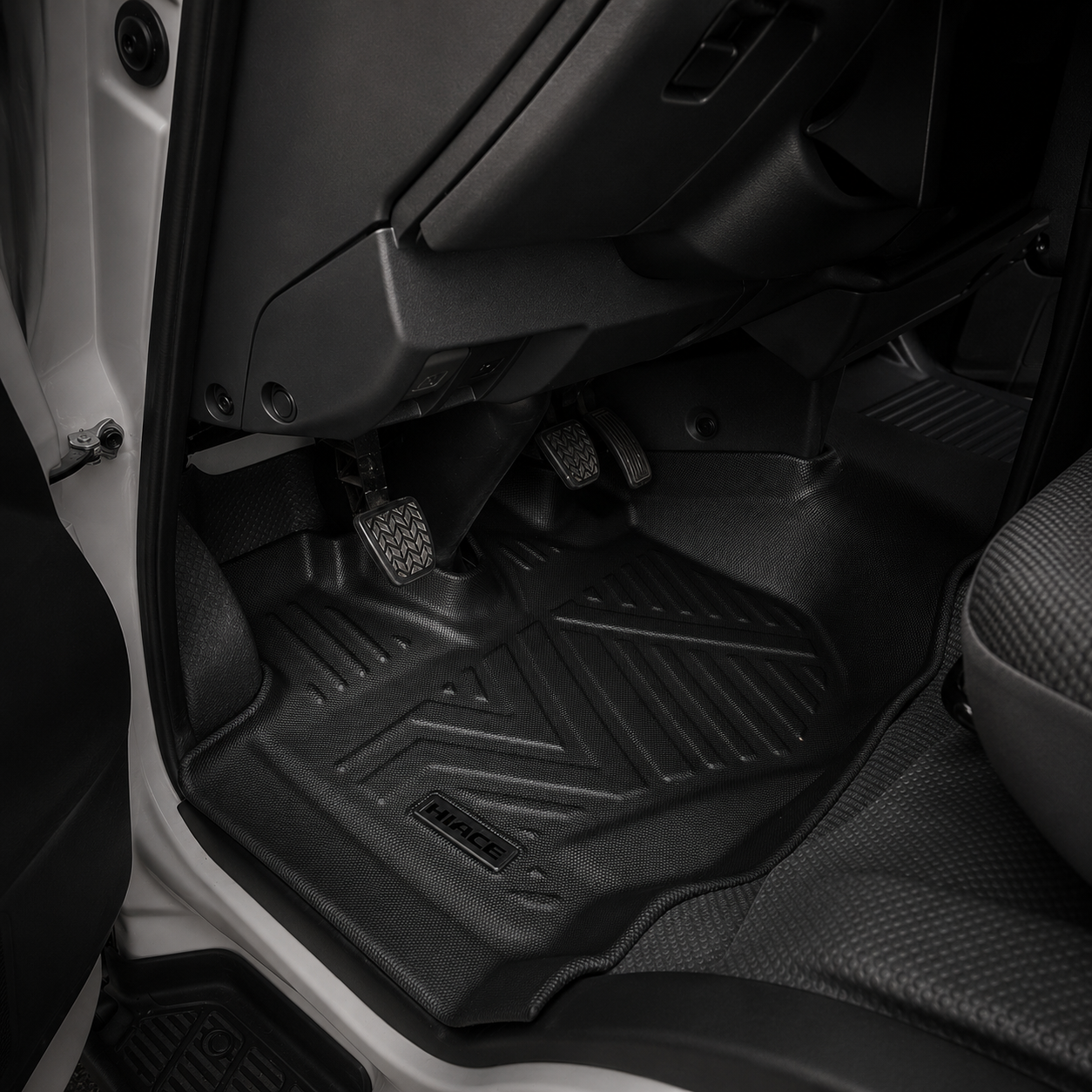 Alfombra Toyota Hiace Techo Bajo 2006-2019 Conductor y Copiloto SJ